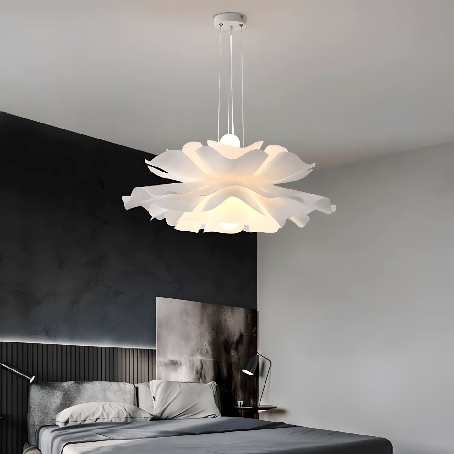 Brilliance imminente : suspension florale moderne