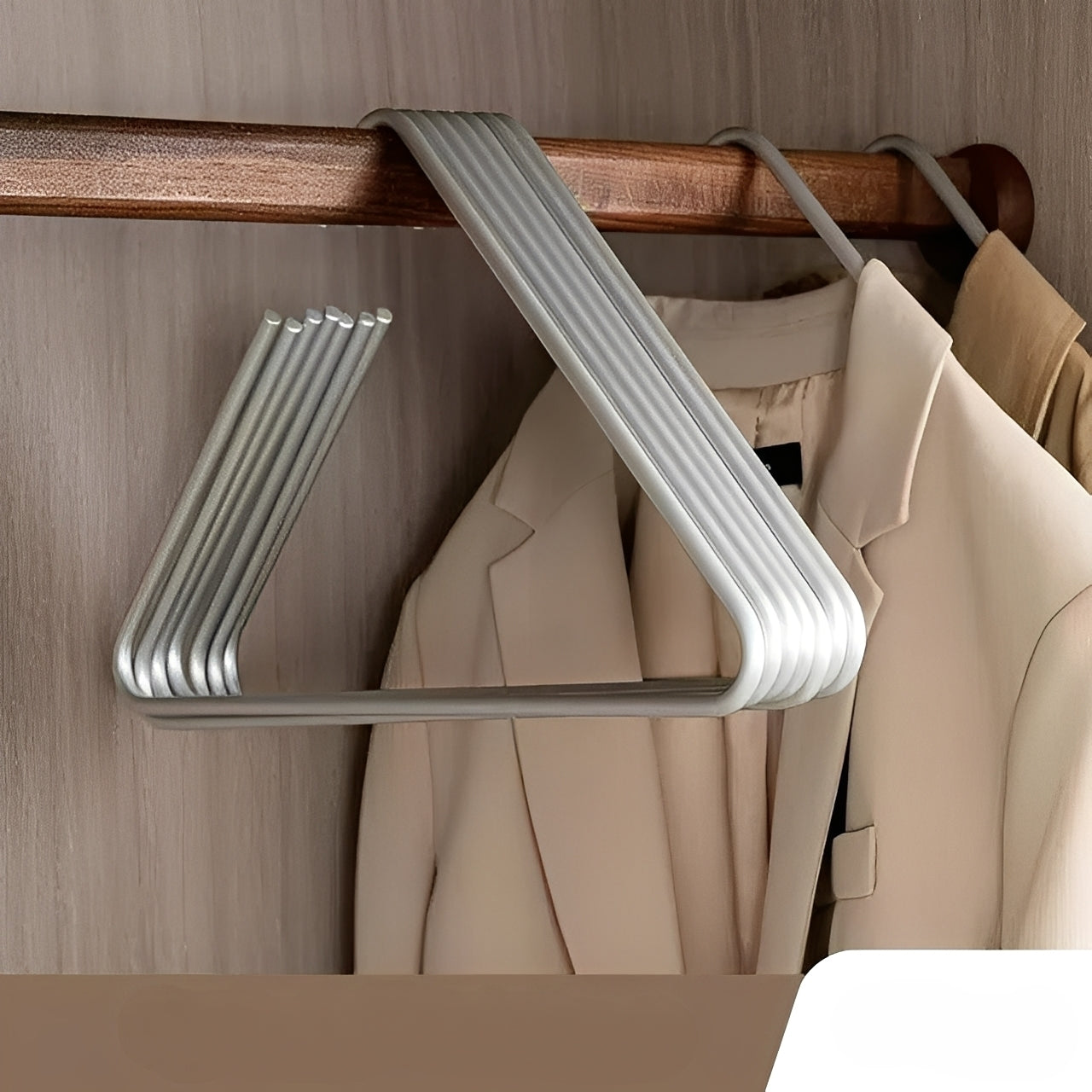 Hikari – Portant moderne en or et argent