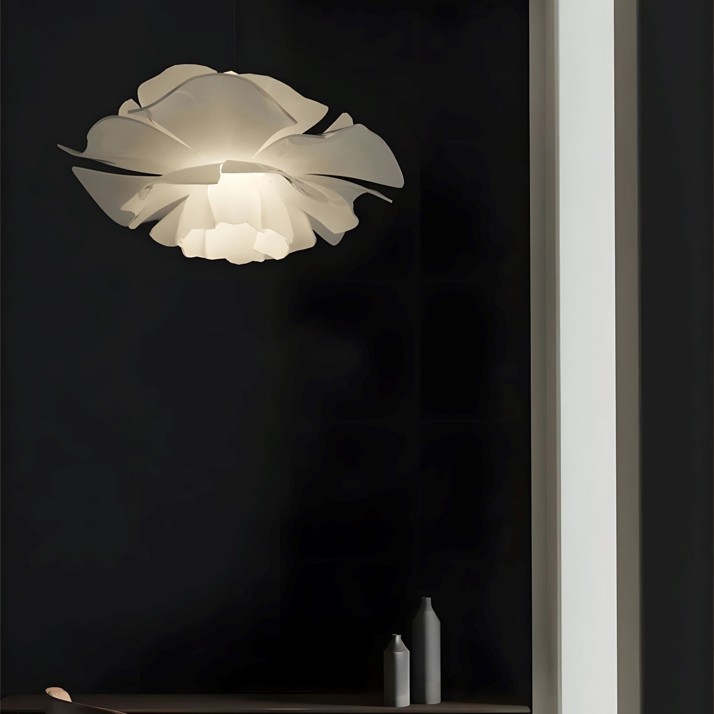 Brilliance imminente : suspension florale moderne