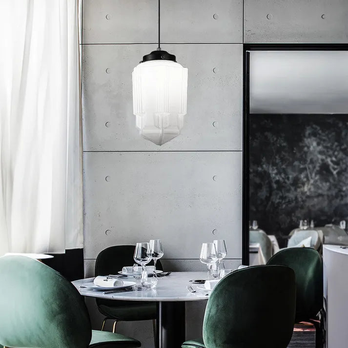 ÉclatVerre – Suspension vintage en verre sculpté au design géométrique