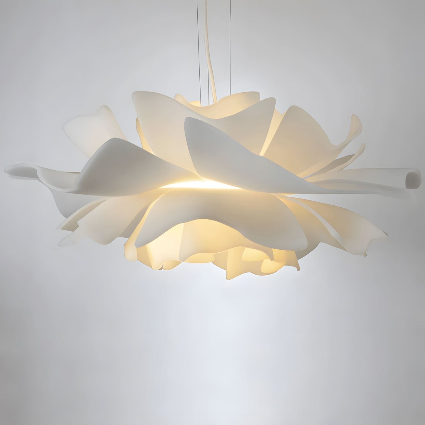 Brilliance imminente : suspension florale moderne