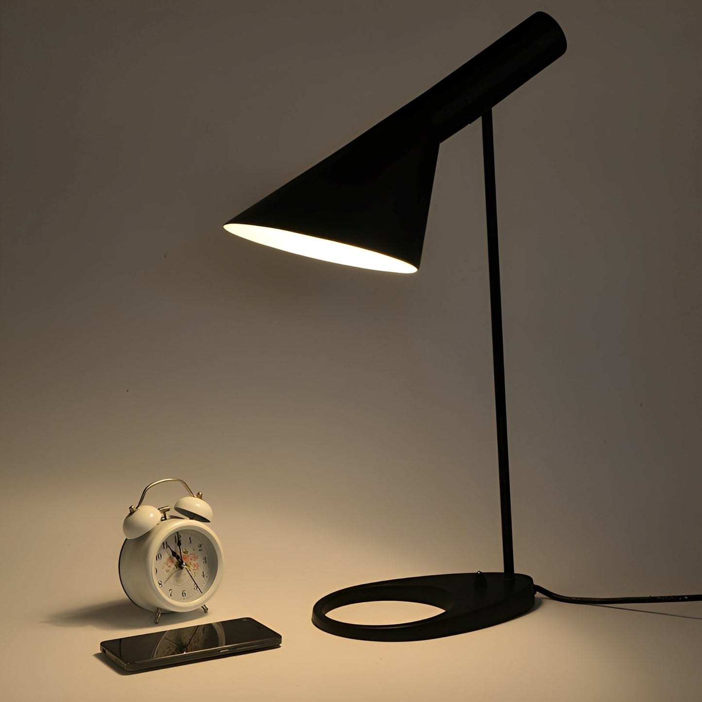 Elvara – Lampe de Table LED Nordique Simple