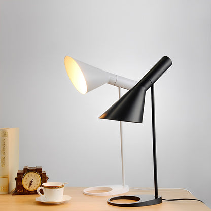 Elvara – Lampe de Table LED Nordique Simple