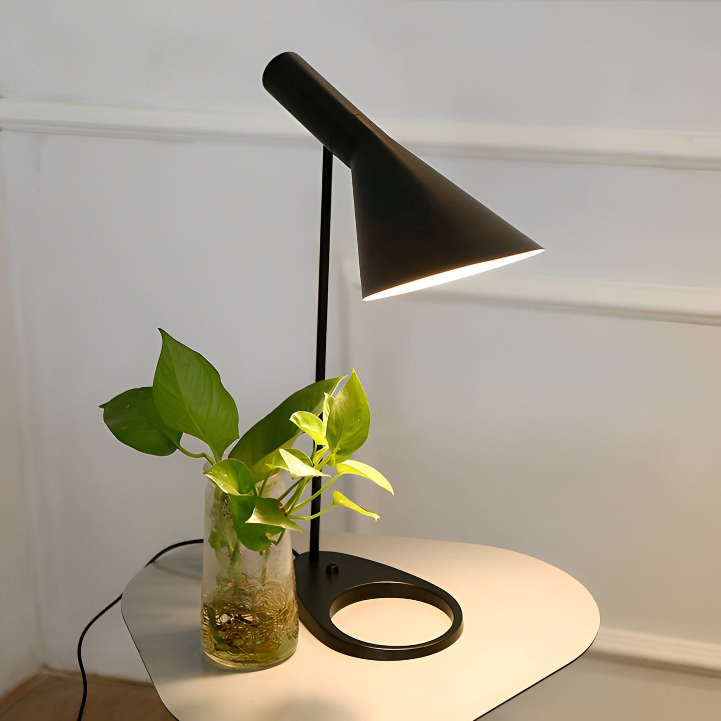 Elvara – Lampe de Table LED Nordique Simple