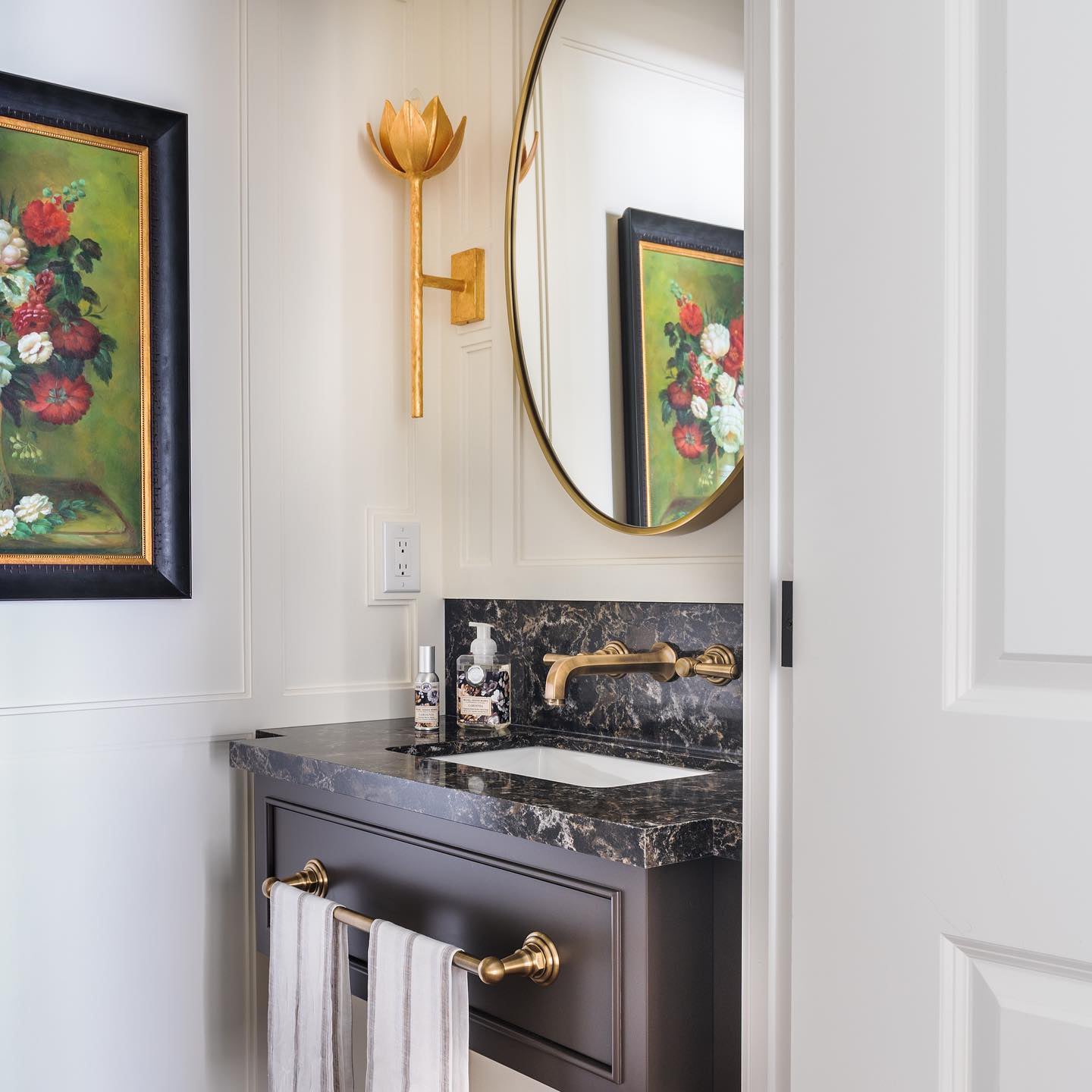 Yumi – Applique Murale Fleurs Moderne