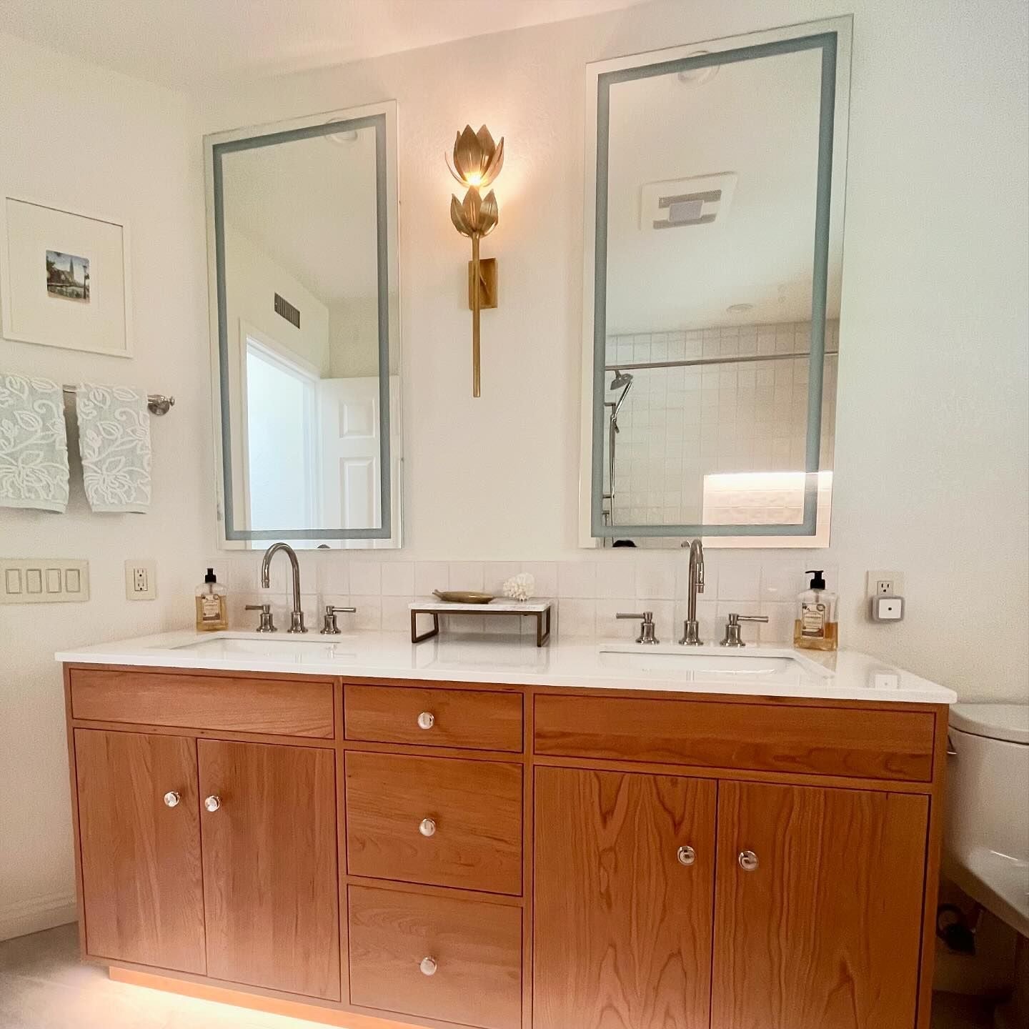 Yumi – Applique Murale Fleurs Moderne