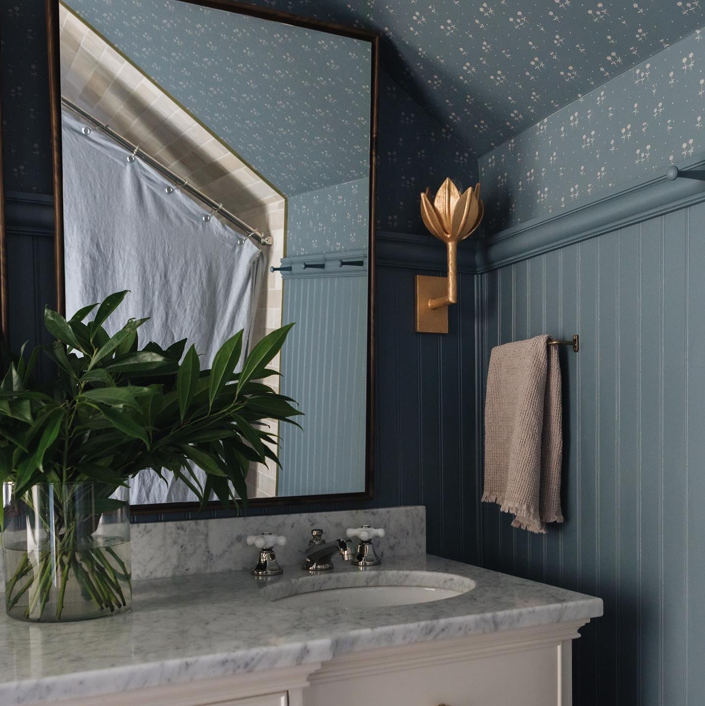 Yumi – Applique Murale Fleurs Moderne