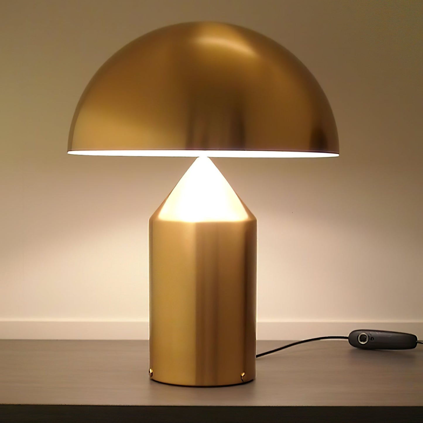 Stella – Lampe de table en métal design sculptural