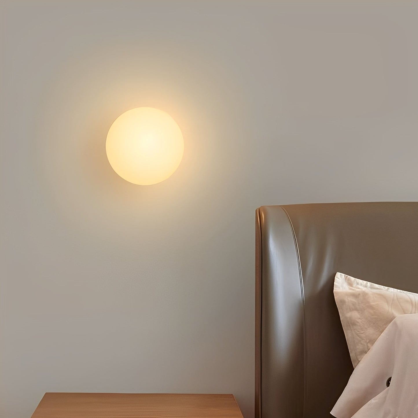 Mira – Applique Murale Boule de Verre Minimaliste