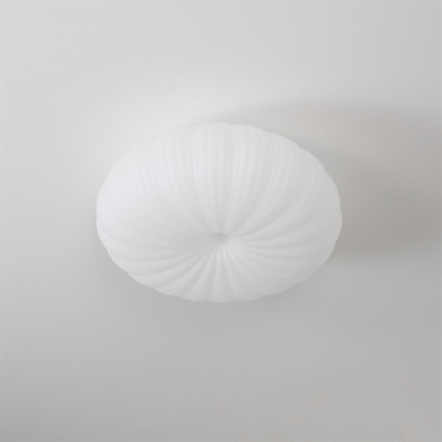 BrioLED – Plafonnier compact au style contemporain éclatant