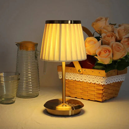 Emi – Élégante lampe de table USB