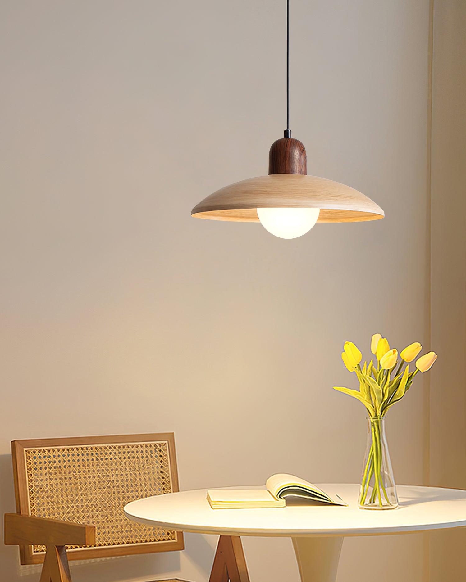 Ylva – Lampe suspendue en finition noyer