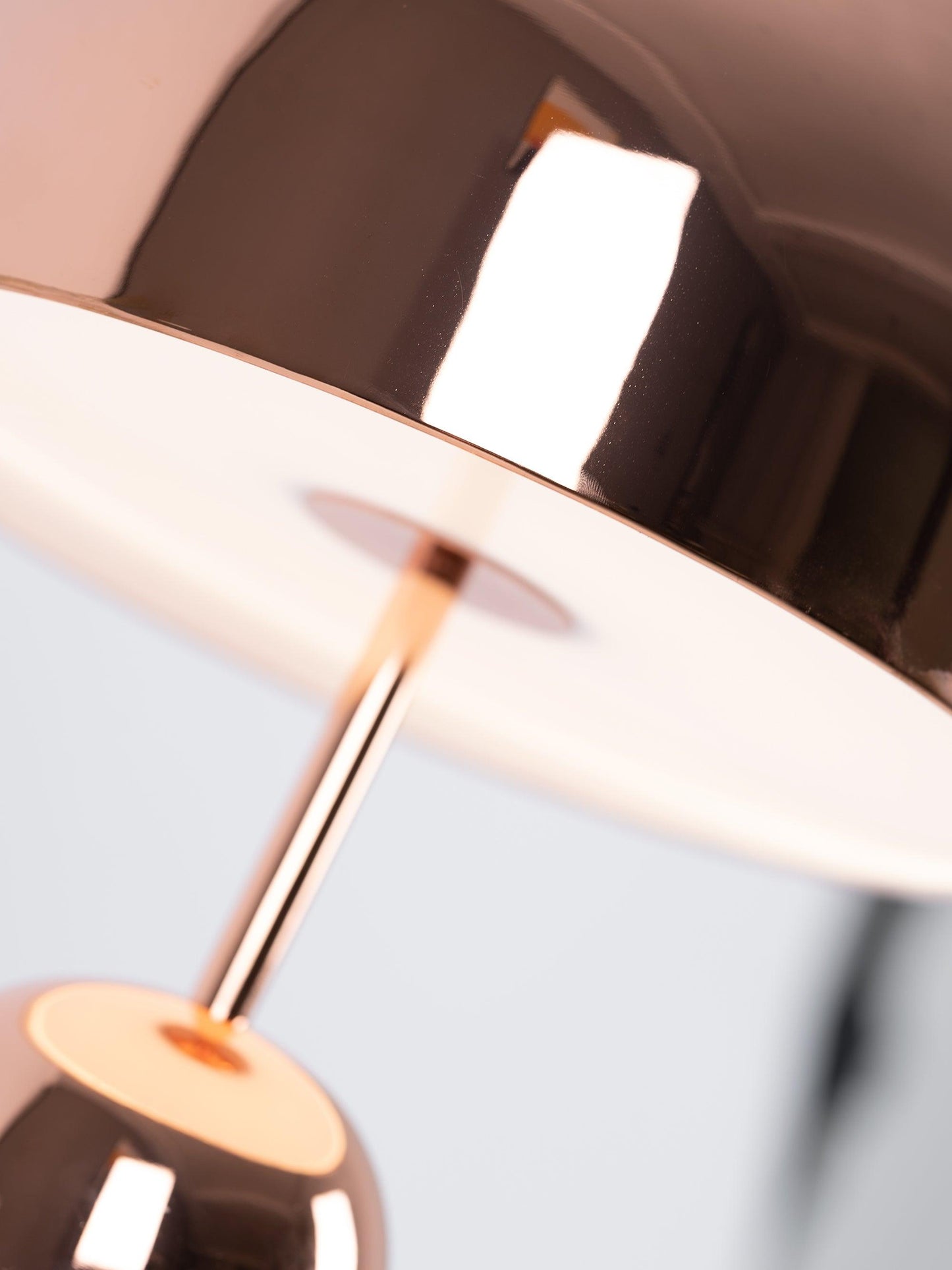 Bella – Élégante lampe de table avec charme classique et lumière chaude