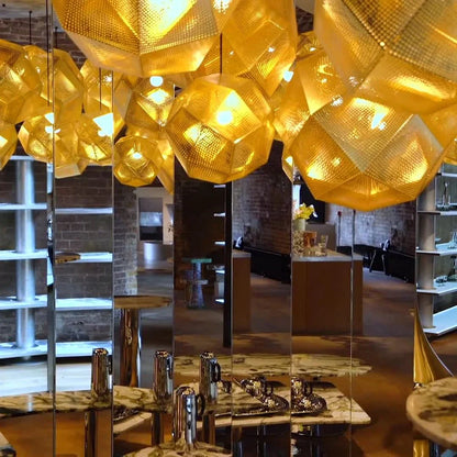 Celeste – Suspension géométrique avec structure en grille