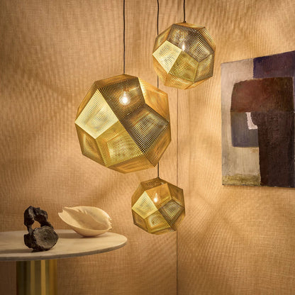 Celeste – Suspension géométrique avec structure en grille