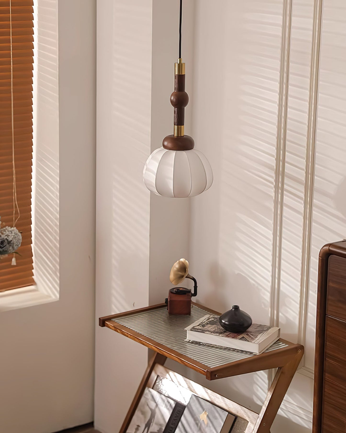 Gaya – Suspension en soie avec doux éclat