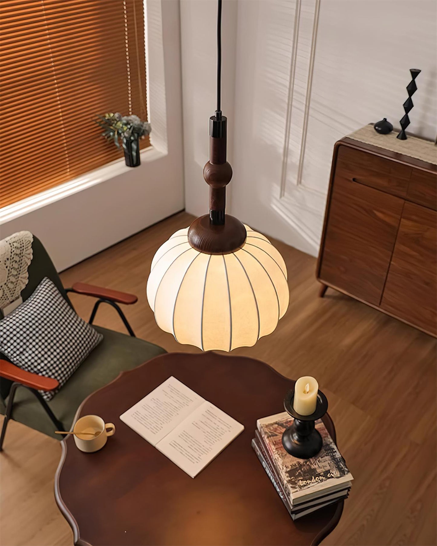 Gaya – Suspension en soie avec doux éclat