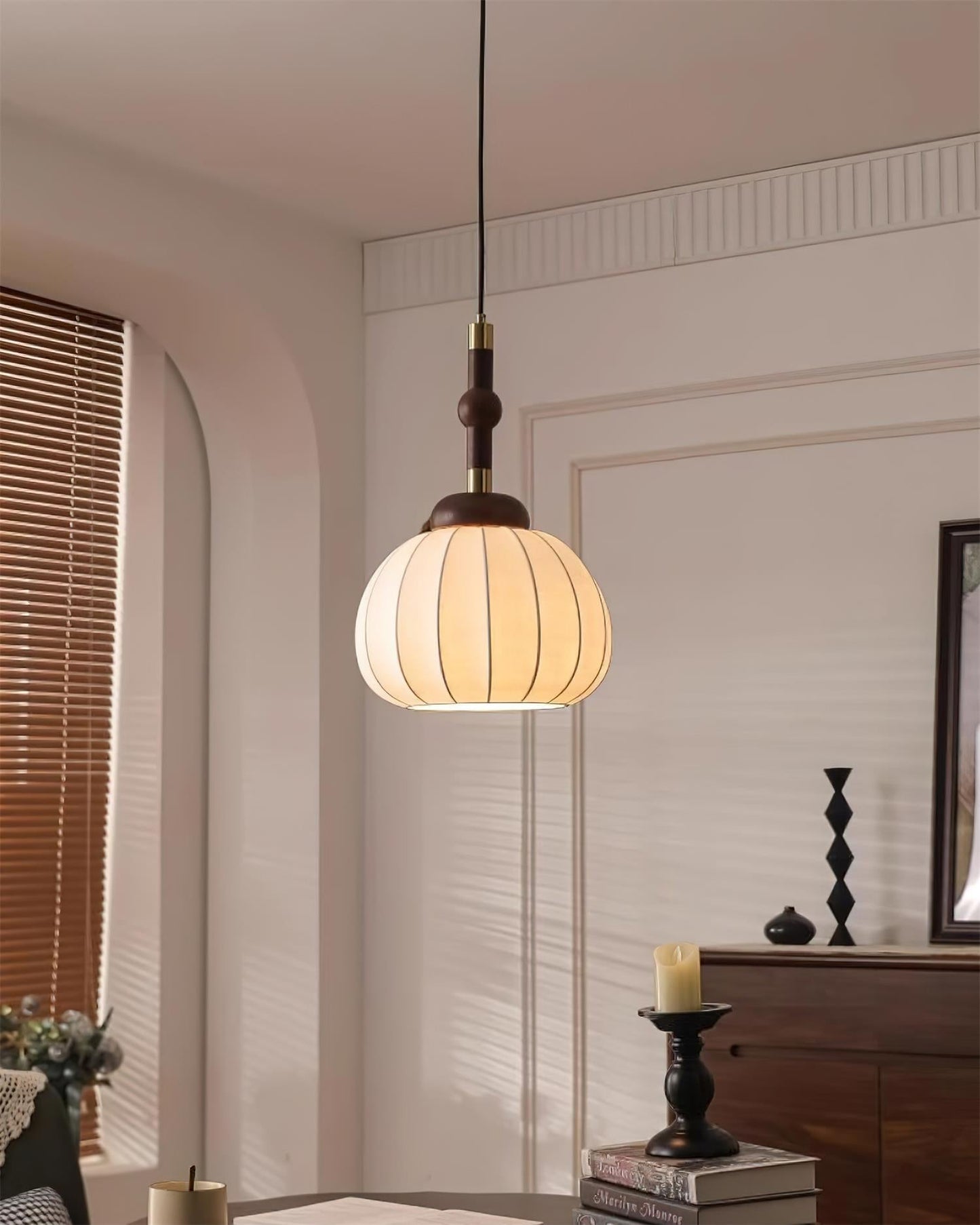 Gaya – Suspension en soie avec doux éclat