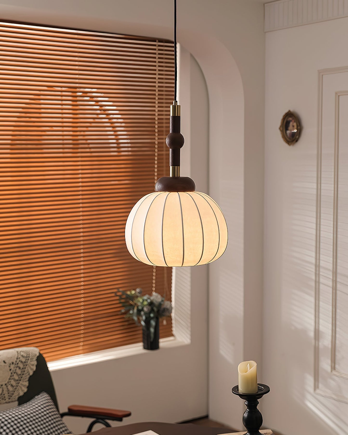 Gaya – Suspension en soie avec doux éclat