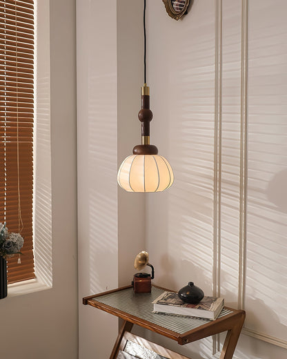 Gaya – Suspension en soie avec doux éclat