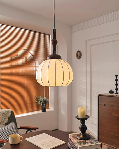 Gaya – Suspension en soie avec doux éclat