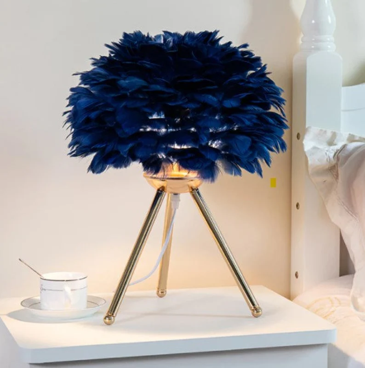 PlumeLégère – Lampe suspendue élégante avec plumes fines