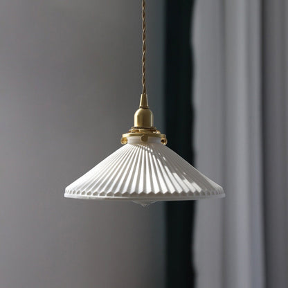 Sayuri – Lampe suspendue en céramique blanche et laiton
