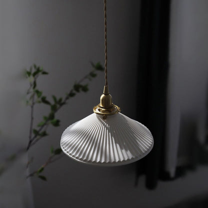 Sayuri – Lampe suspendue en céramique blanche et laiton