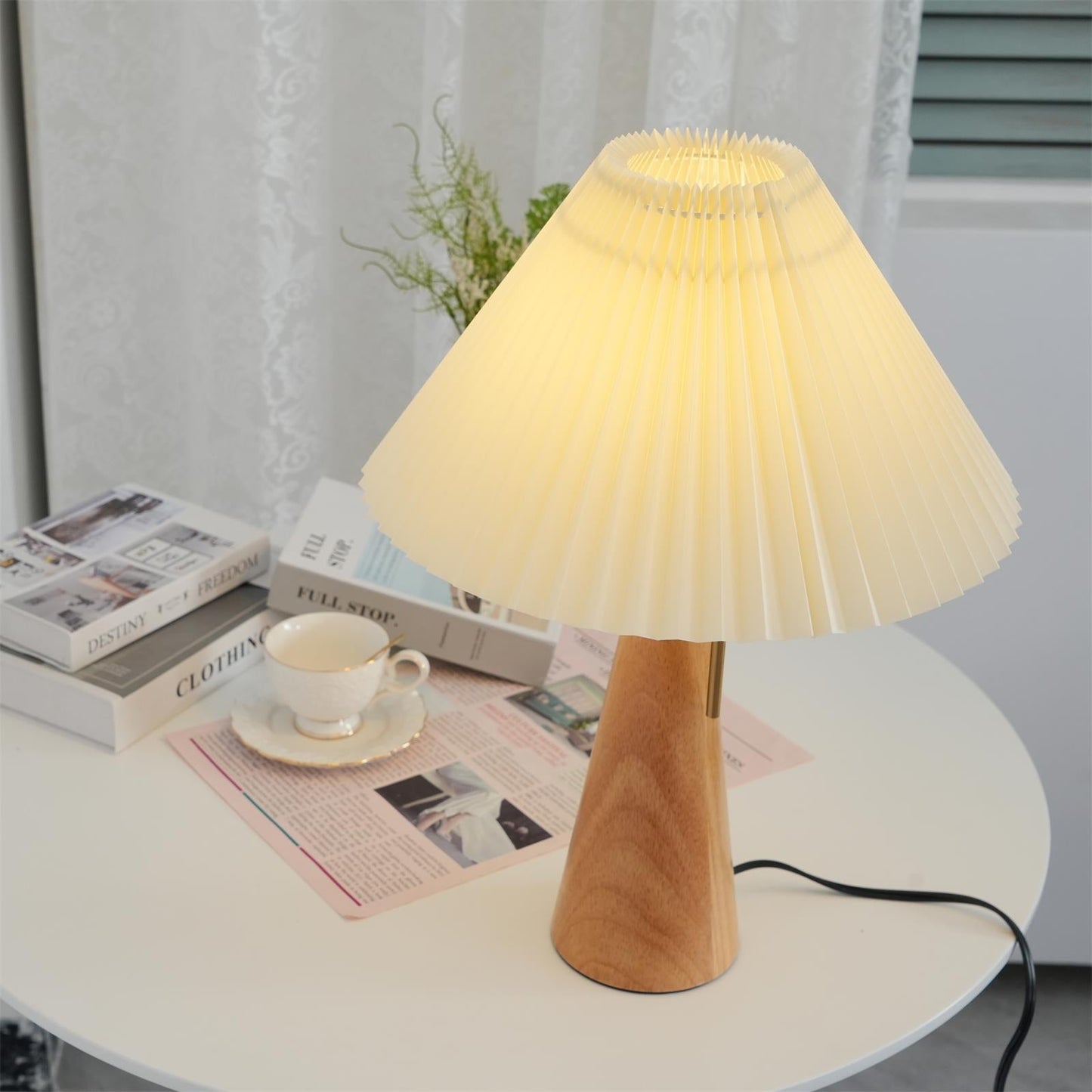 Rami – Lampe de table en bois de noyer
