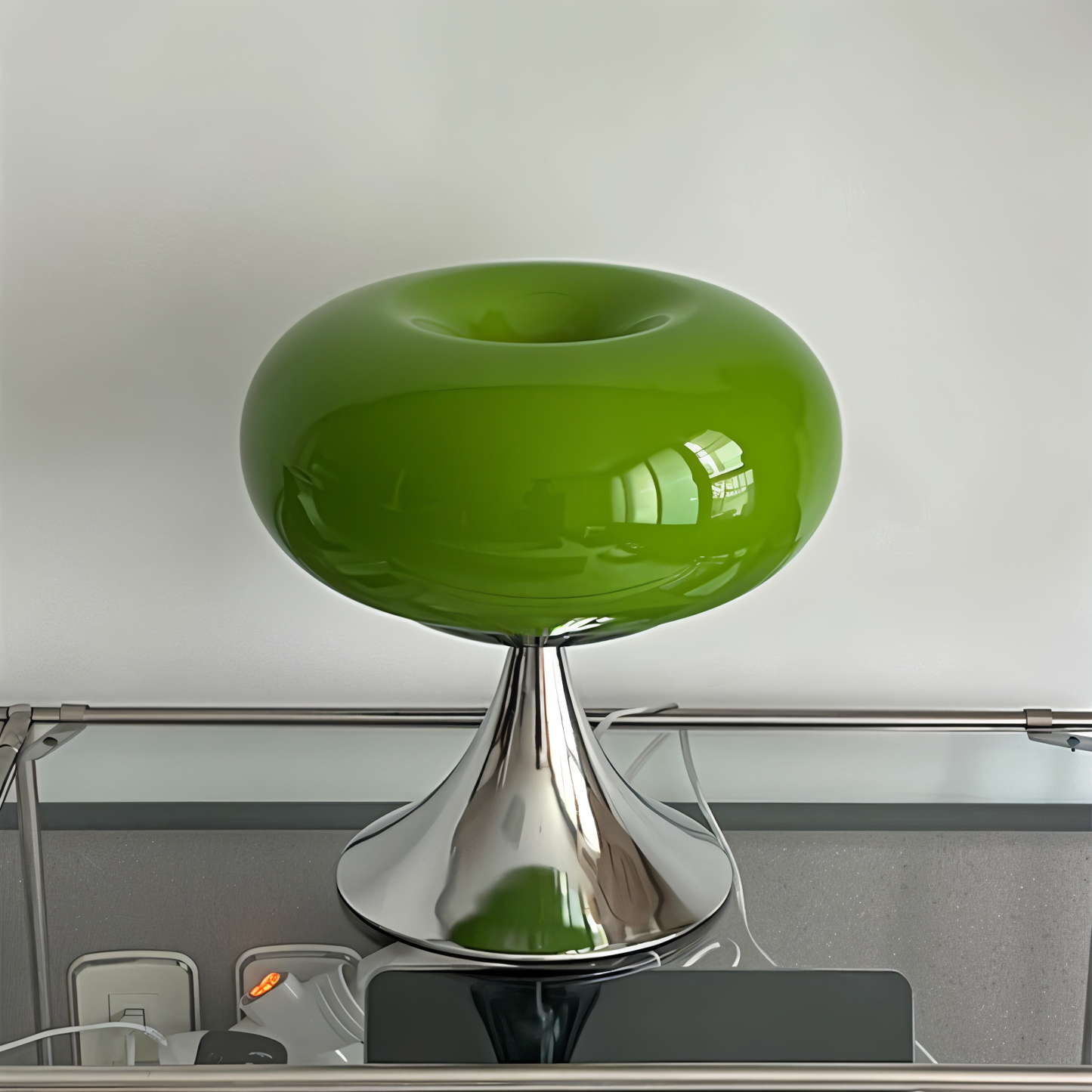 Ami – Lampe de table en verre macaron courbée