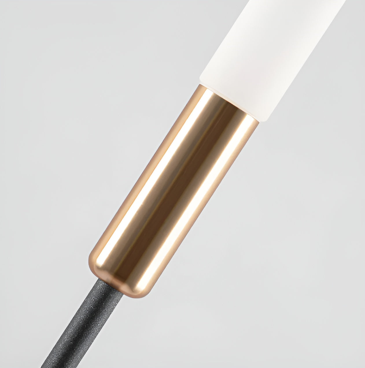 Lumière Solaire Garduru – Lampe extérieure moderne à énergie solaire pour jardin et terrasse