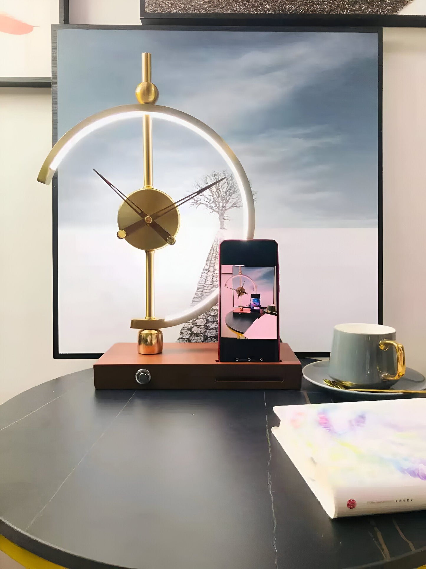 Horloge GLux – Lampe de table LED dorée avec chargeur sans fil Qi et horloge intégrée