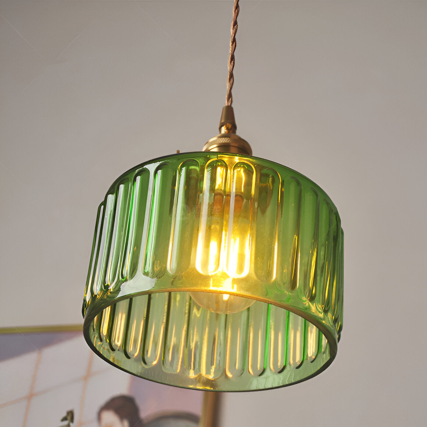 ÉmeraudeLustre – Suspension rétro en vert profond & verre sculpté
