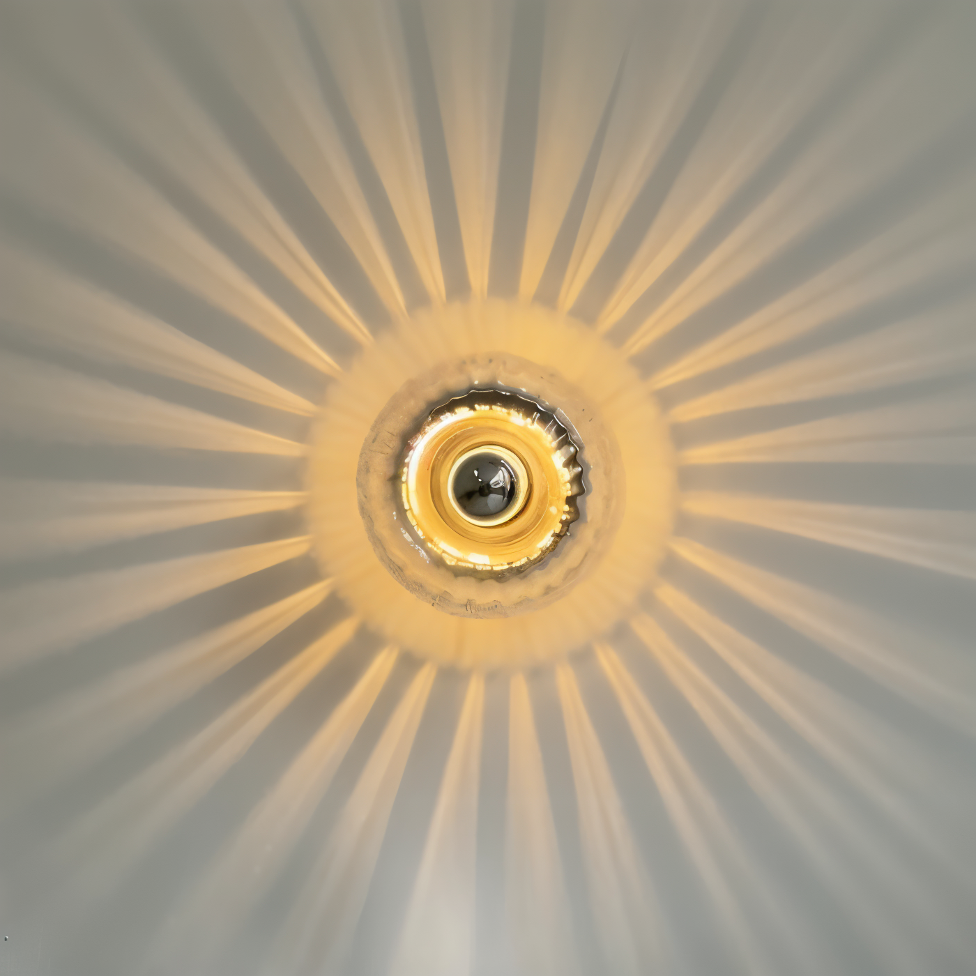 BauStrie – Éclat mural nervuré inspiré du Bauhaus