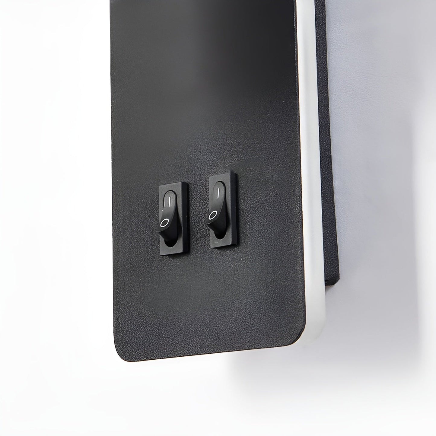 TubePivot – Lampe murale orientable en métal épuré