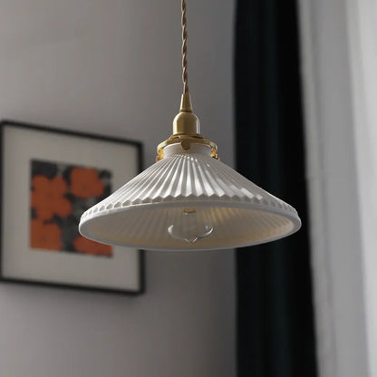Sayuri – Lampe suspendue en céramique blanche et laiton