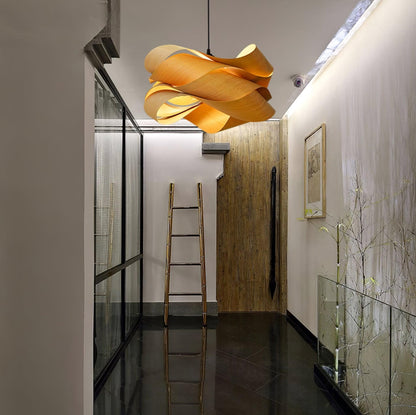 FusionLumière – Suspension élégante aux formes fluides et entremêlées