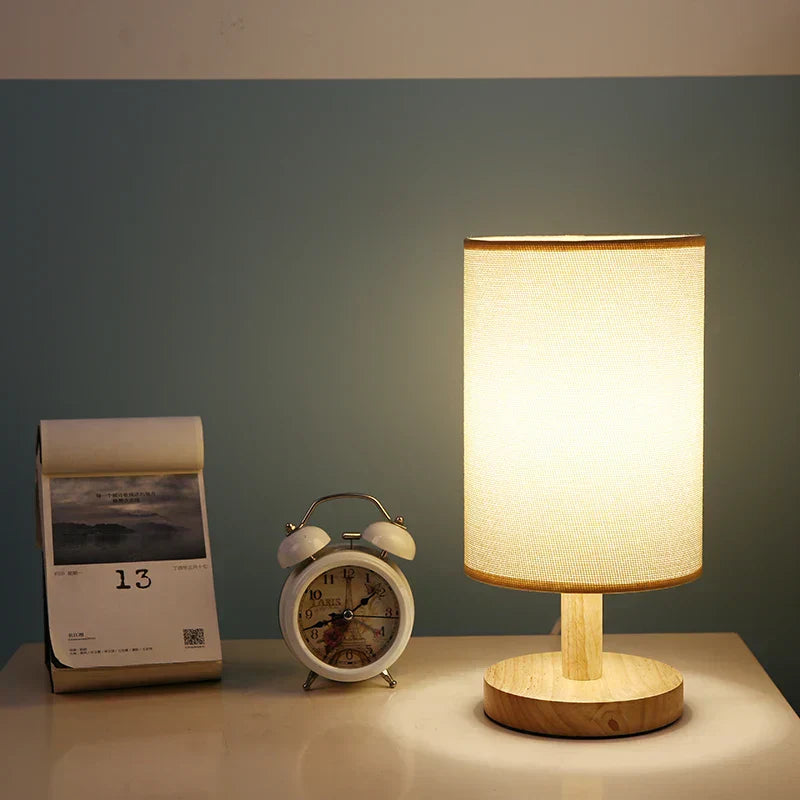 Lunora – Lampe de chevet en bois massif