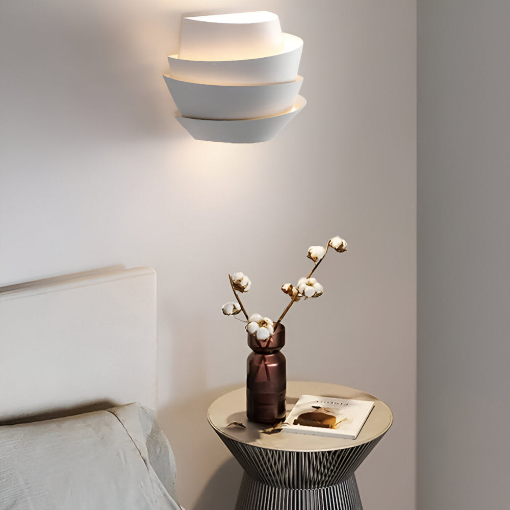 Fjoren – Lampe murale fleurs de pin nordiques