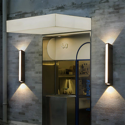 Nira – Lampe murale extérieure simple et élégante