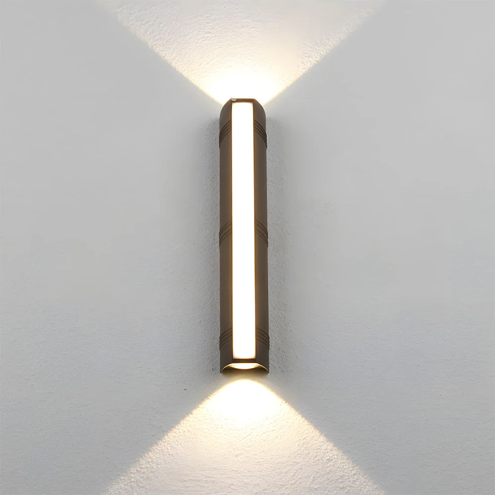 Nira – Lampe murale extérieure simple et élégante