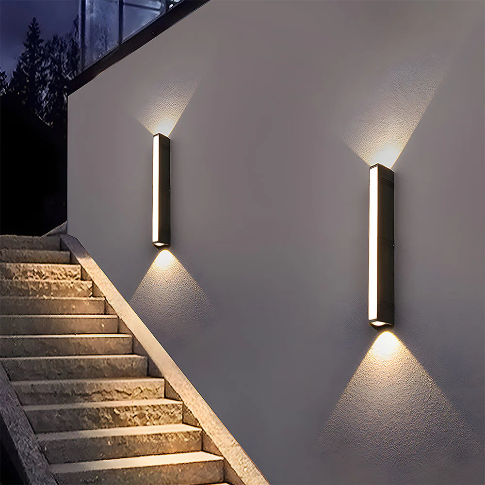 Nira – Lampe murale extérieure simple et élégante