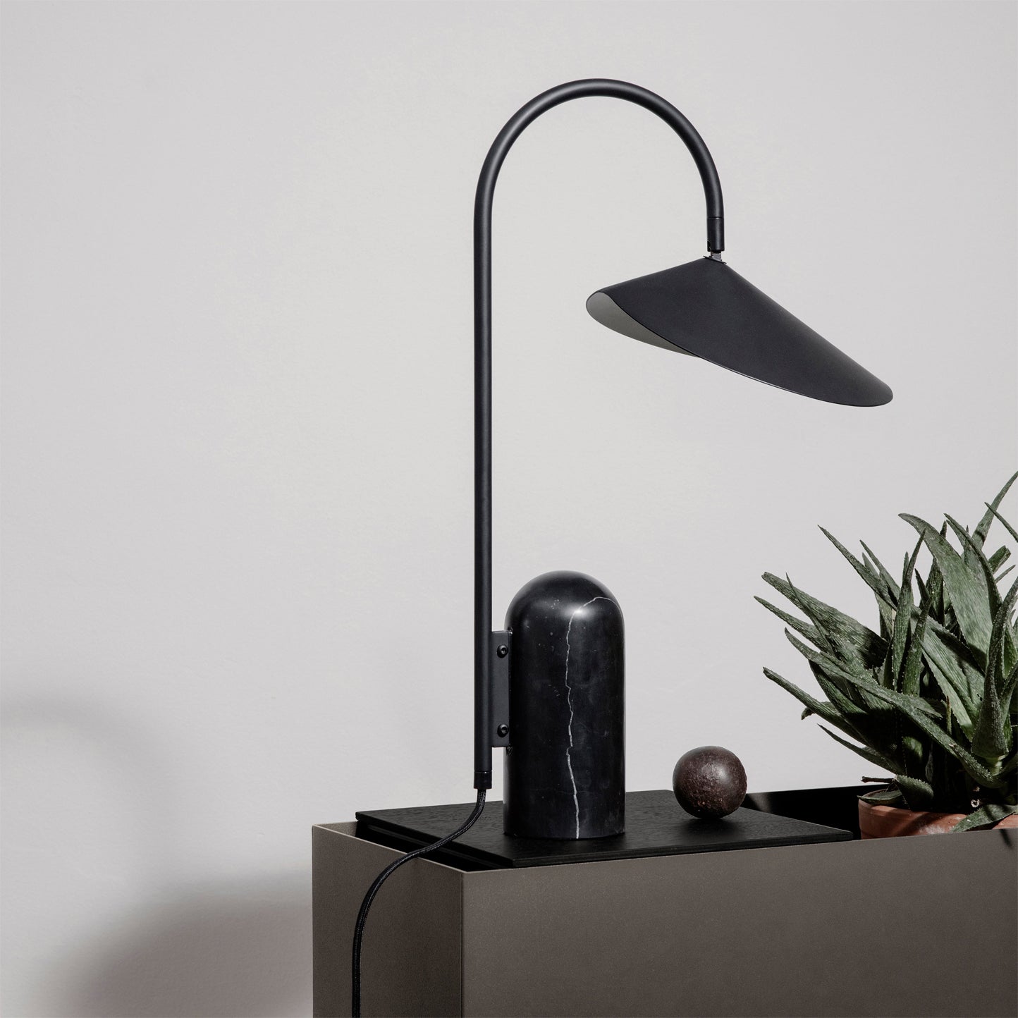 Mono – Lampe de table européenne