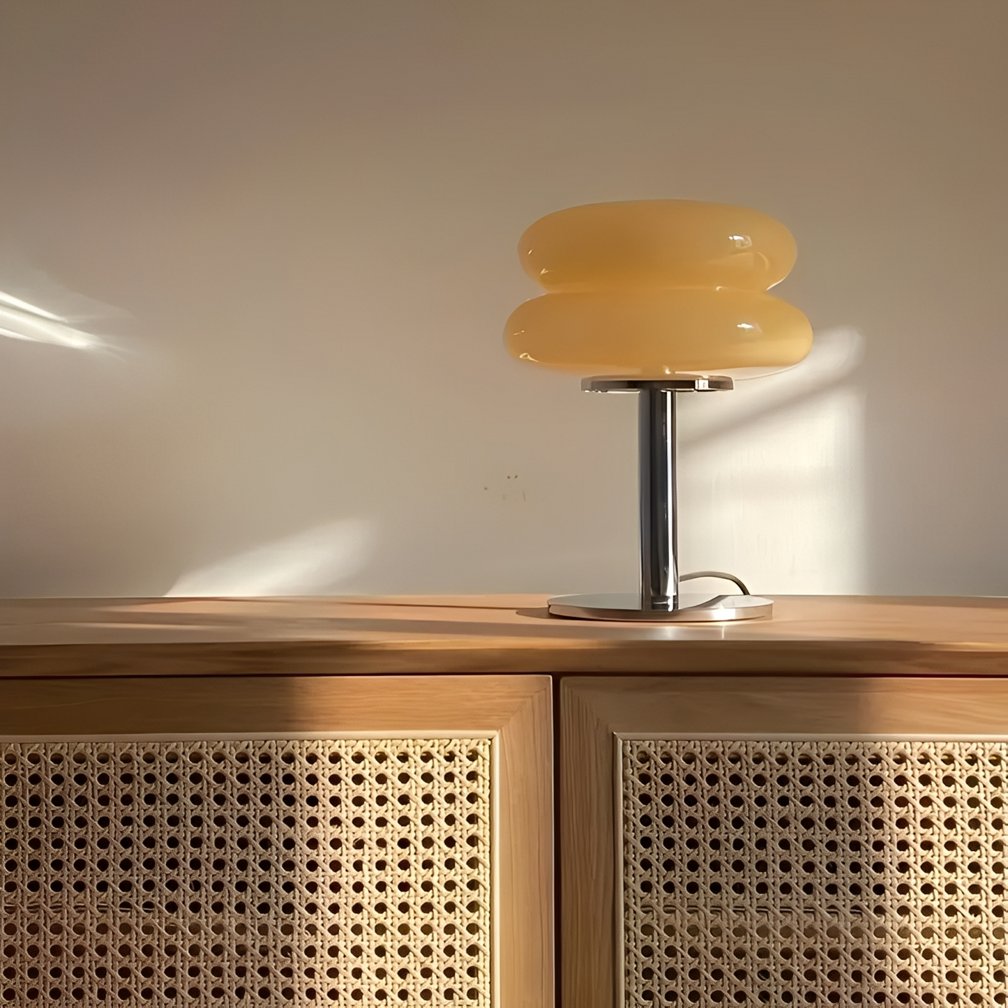 Vionna – Petite Lampe de Table en Verre