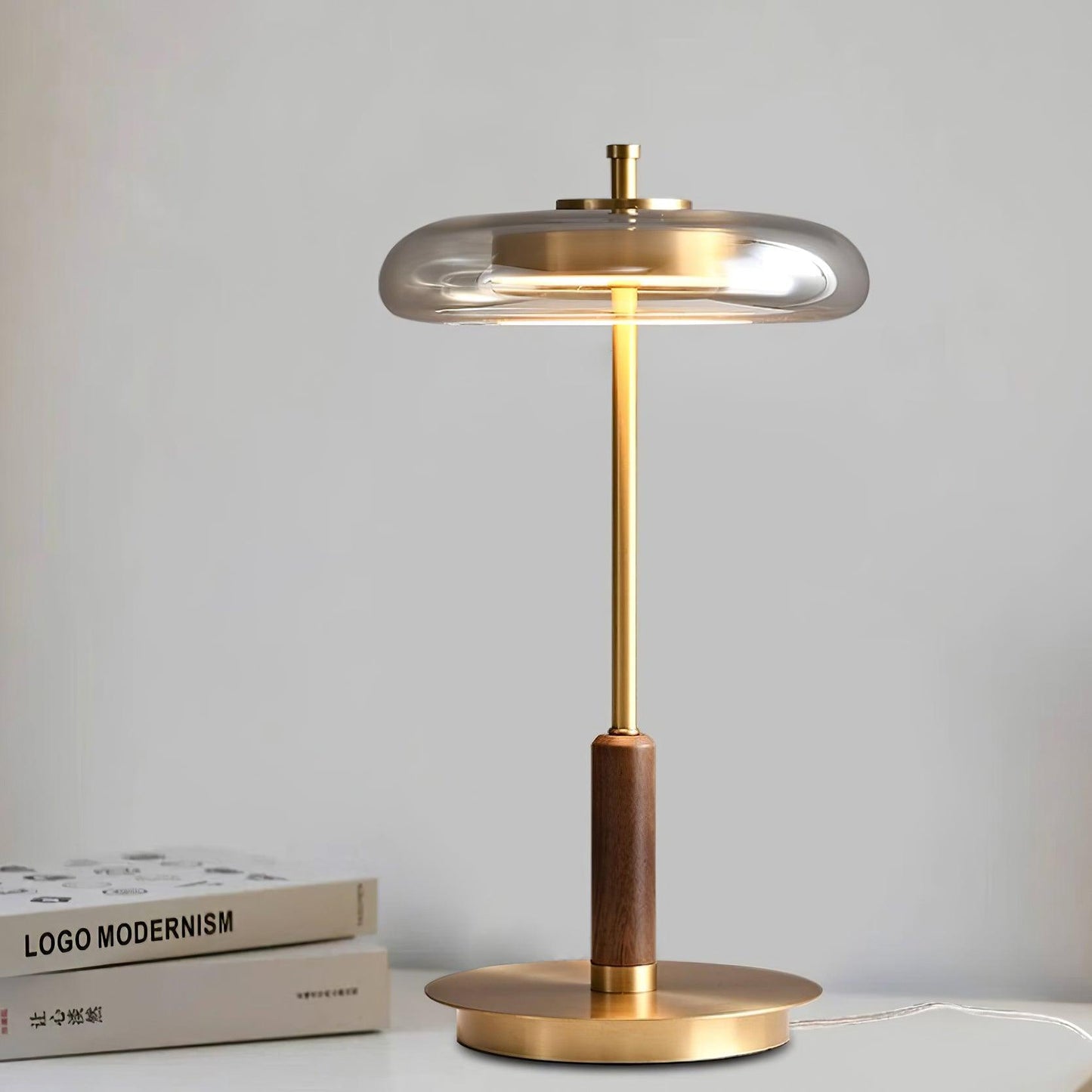Redondo – Élégante lampe de table LED en métal et verre