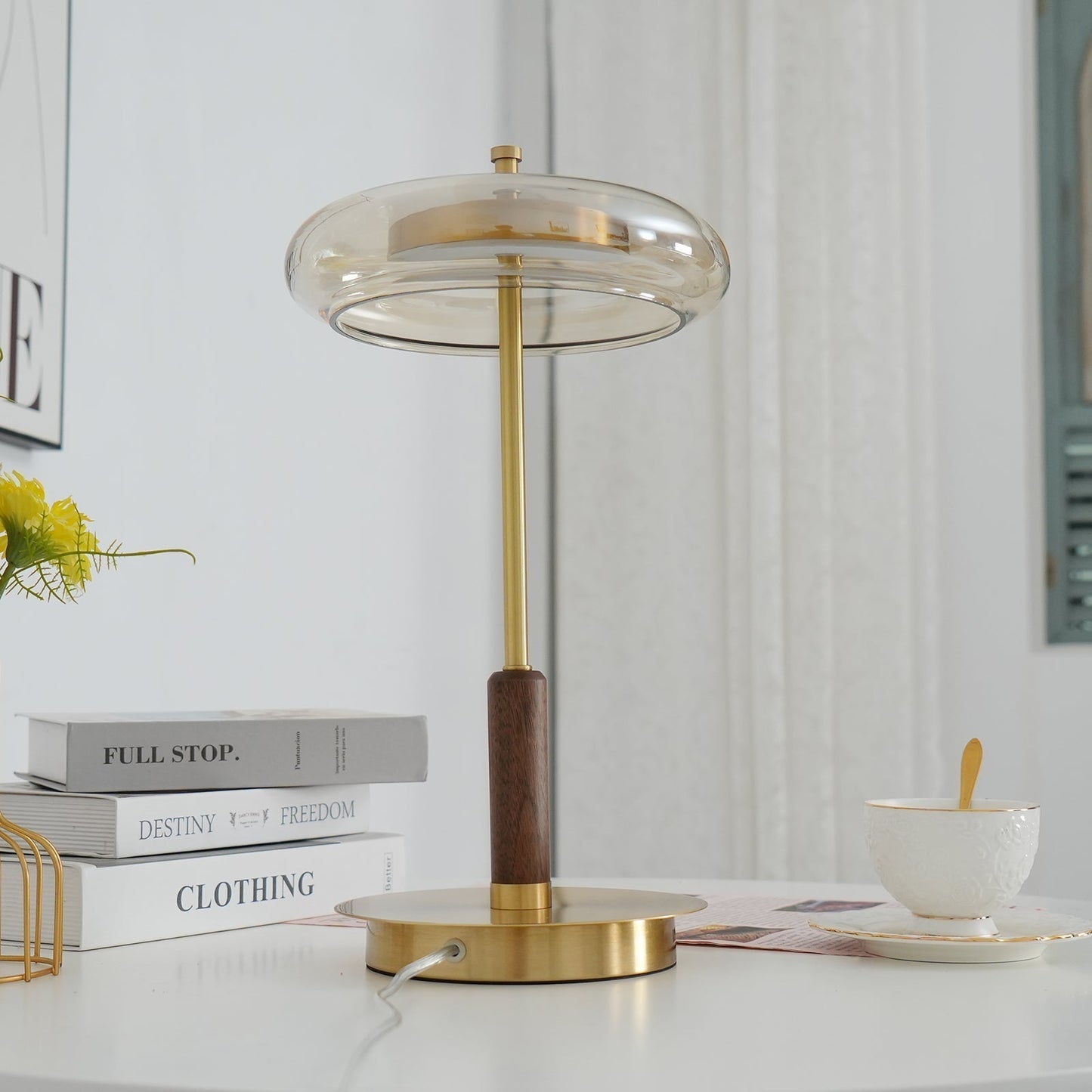 Redondo – Élégante lampe de table LED en métal et verre