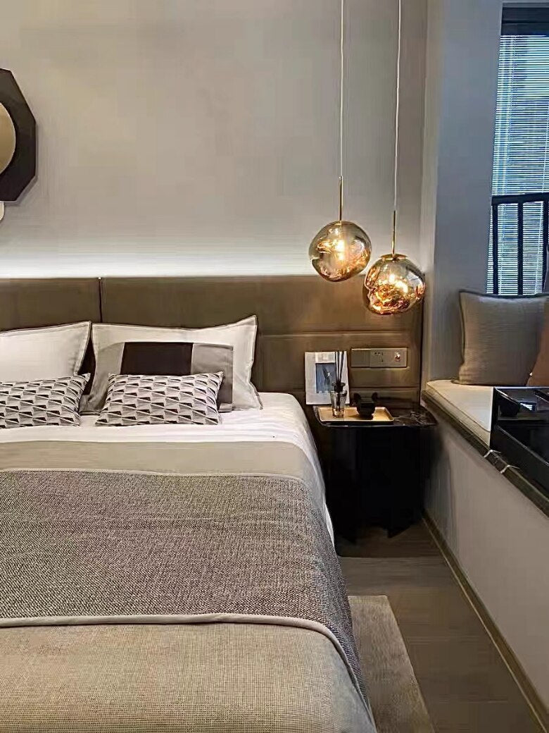 LaveLumière – Suspension LED en verre de lave soufflé