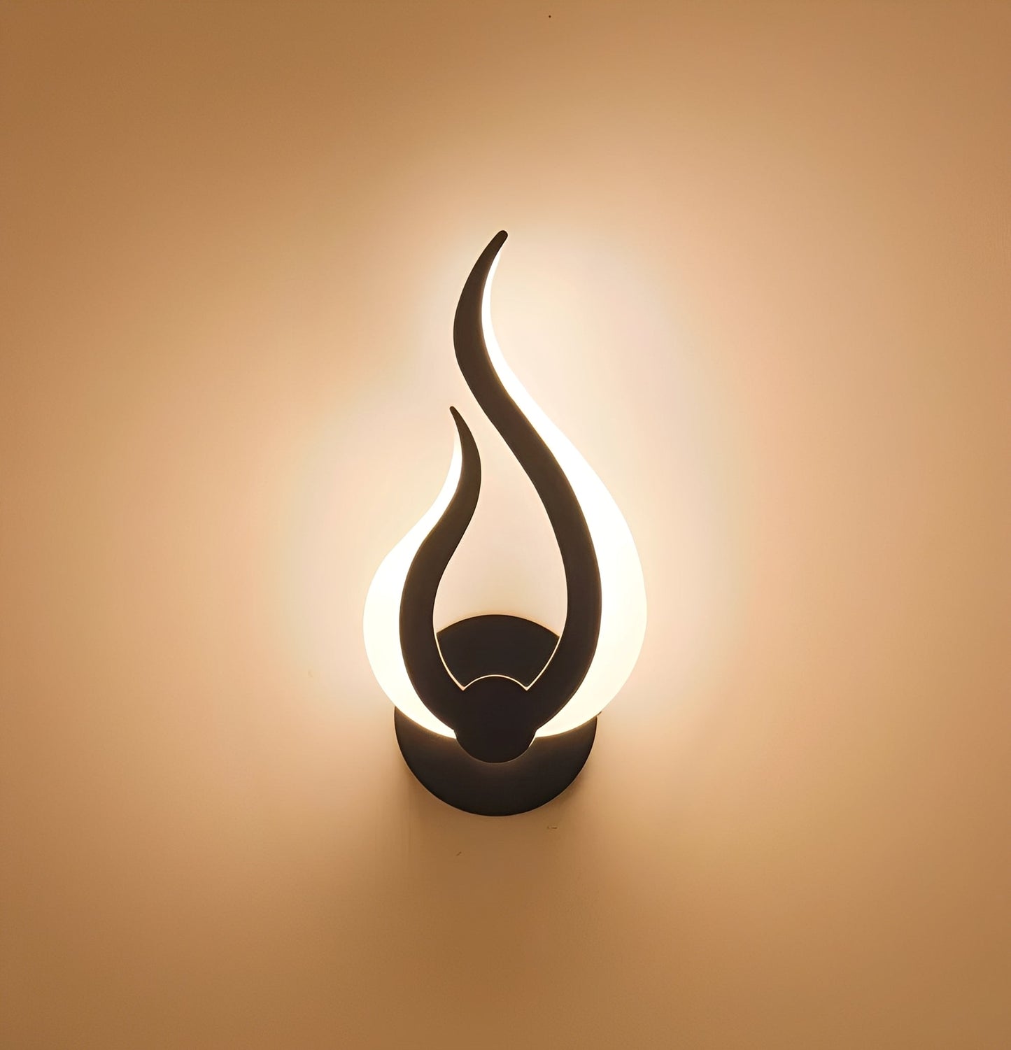 CandleFlicker – Lampe murale en forme de flamme