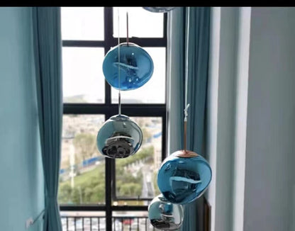 LaveLumière – Suspension LED en verre de lave soufflé