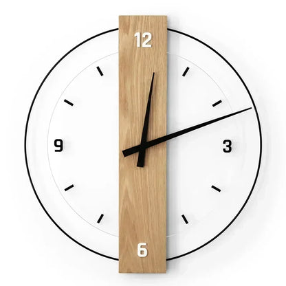 Holzwanduhr mit leisem Ticken